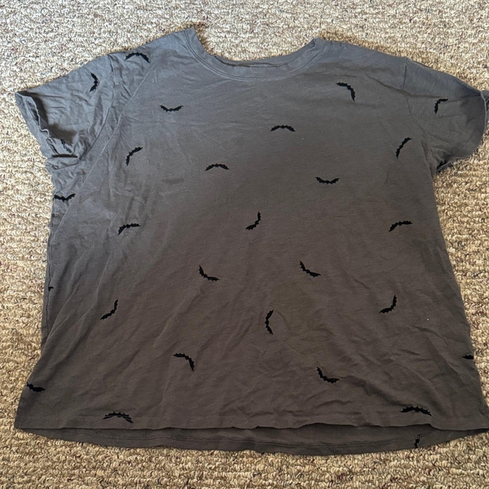 Maurices Gray Short Sleeve Tee with Black Accents